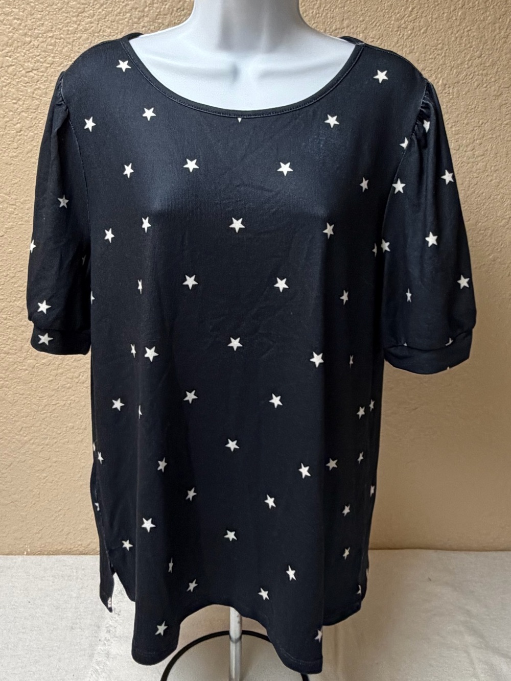 4/$20 89th & Madison Blue Short Sleeve Top with White Star Print
